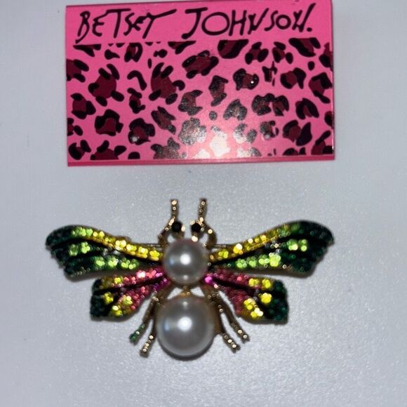 NWT Betsey Johnson butterfly rainbow crystal pin/brooch pearl - Picture 1 of 6